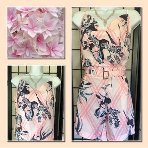 HOST PICK !, NWT Gorgeous 2 Piece Floral Print Short Set🌺